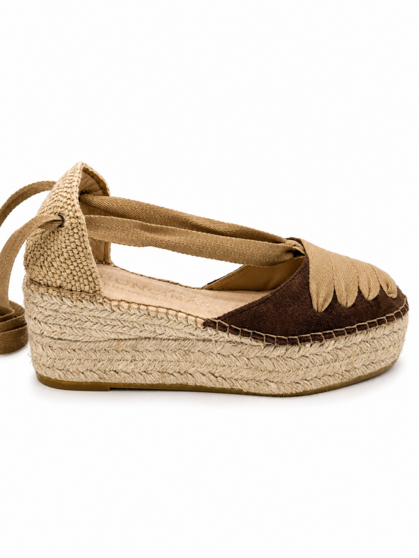DFFC6AD5-5310-4103-A56C-CAD18E122821 Greta Cintas Sahara
