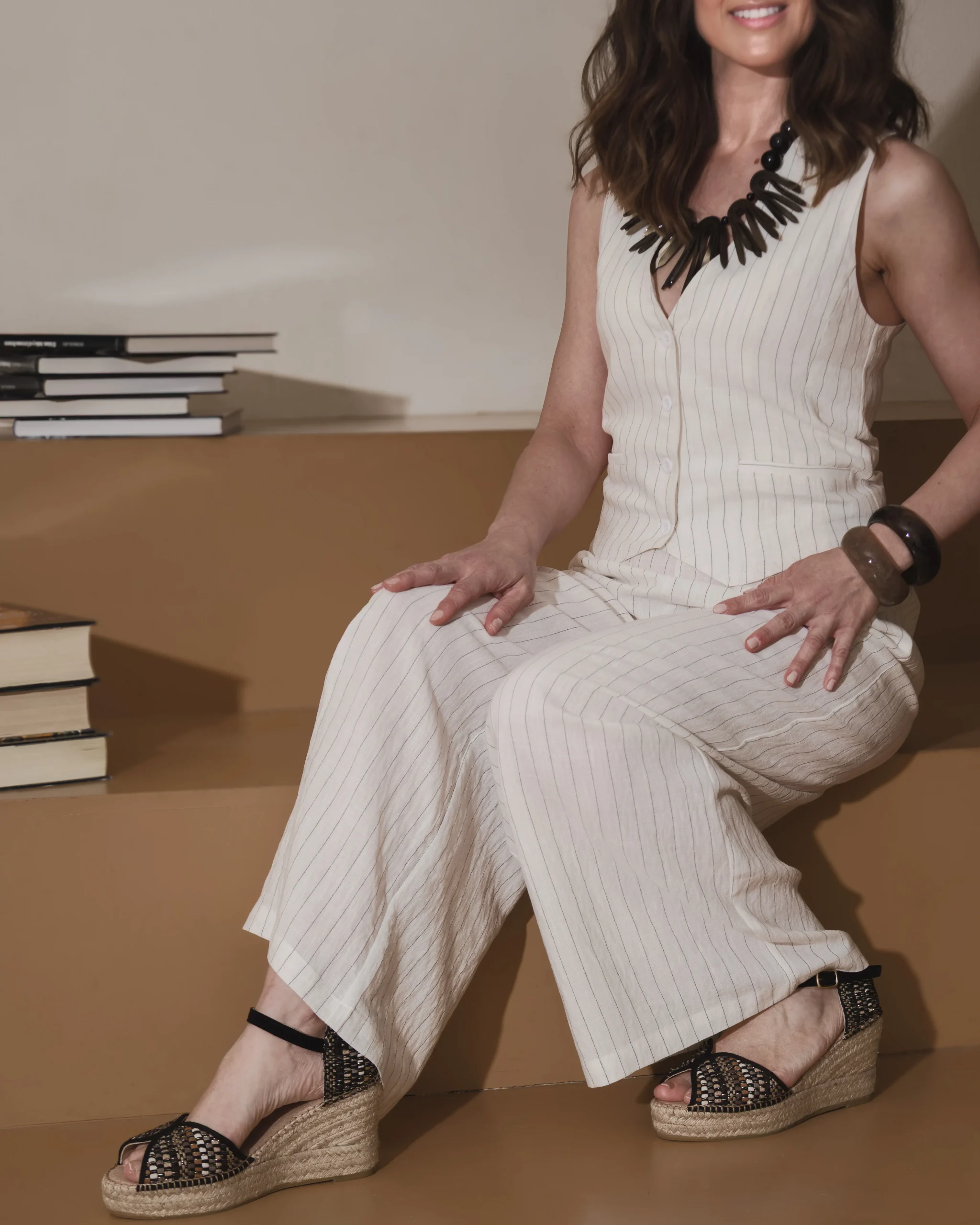 Cuña alta negro dorado