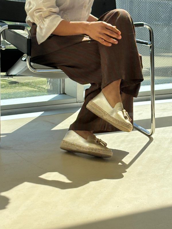 Mocasin yute y piel dorada